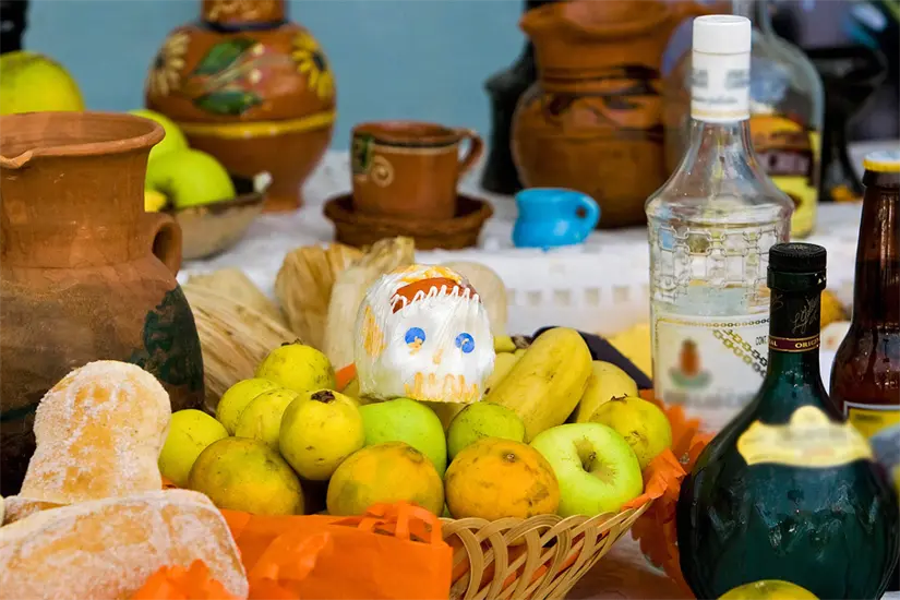 imagen recuadro Se coloca todo los gustos de las personas a quien está dedicado el altar de muertos | Foto: FB