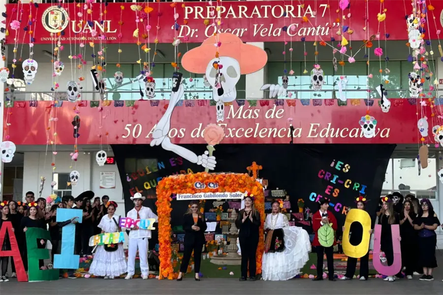 Preparatoria 7 de la UANL rinde homenaje a Cri Cri en el Día de Muertos 2025