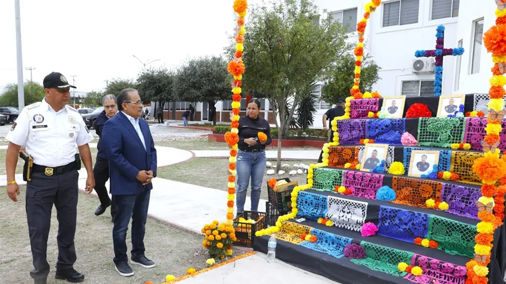 Andrés Mijes honra a policías caídos y reconoce a elementos destacados de Escobedo