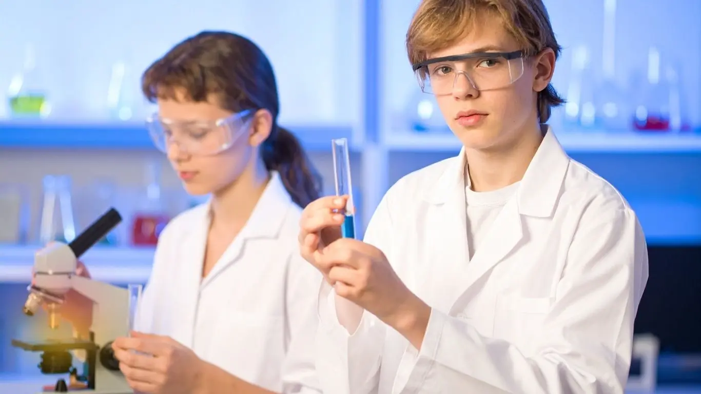 ¿Quiénes pueden participar en la convocatoria?. Foto: Canva