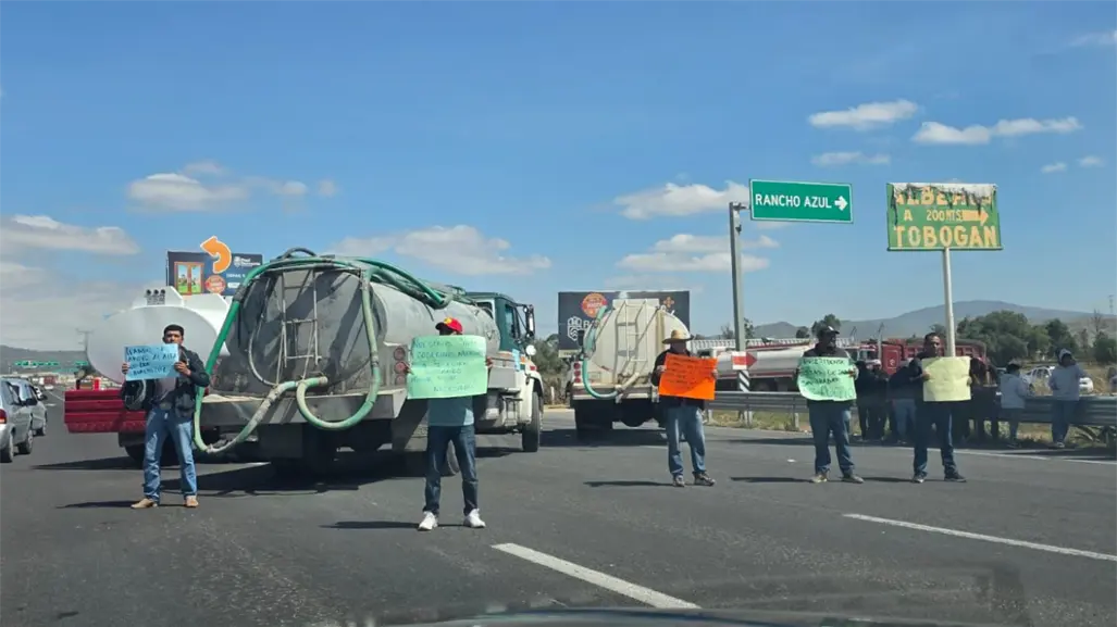 Accesos al AIFA bloqueados por manifestantes; protestan por falta de agua en los limites de Edomex con Hidalgo