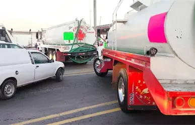 Piperos de agua del Edomex toman la caseta de Tepotzotlán y advierten cierre total de la México-Querétaro
