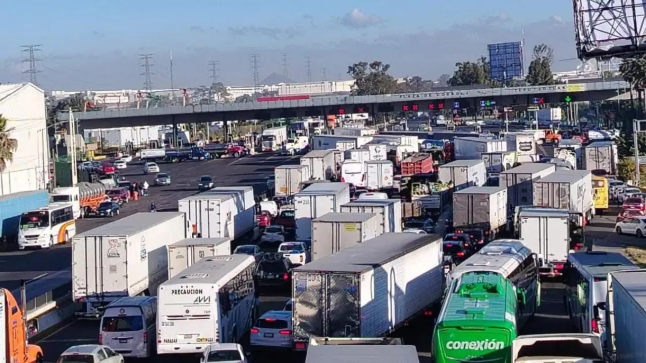Bloqueo vial en Edomex por transportistas.  Foto: Especiales