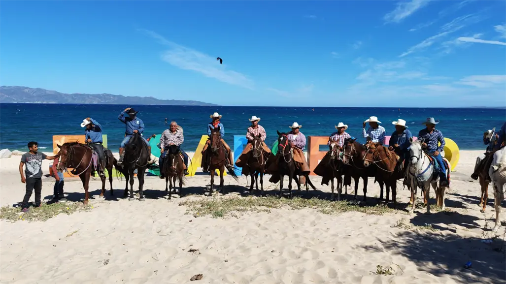 Realizan cabalgatas en las fiestas de El Sargento y La Ventana en La Paz