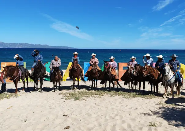 Realizan cabalgatas en las fiestas de El Sargento y La Ventana en La Paz