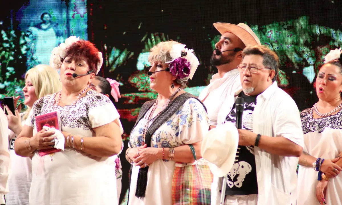 El Delirio Teatral es una puesta en escena, idea original de Rubén Chacón Foto: Sedeculta