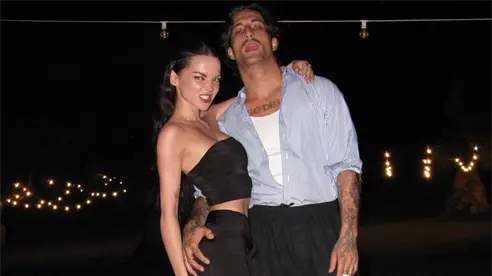 Dove Cameron y Damiano David se comprometen tras dos años de relación Dove Cameron y Damiano David se comprometen tras dos años de relación