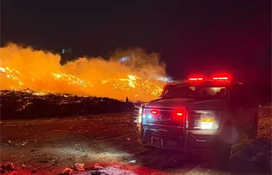 VIDEO | Incendio consume basurero de Simeprode en Salinas Victoria
