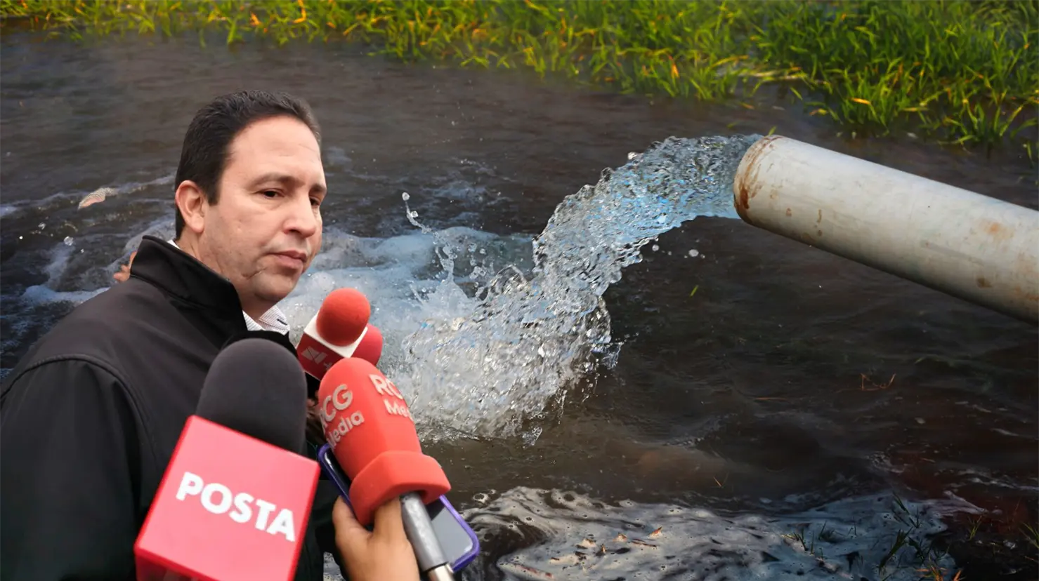 El alcalde de Saltillo, Javier Díaz, brindó detalles sobre el Acuaférico. (Fotografía: Marco Juárez)