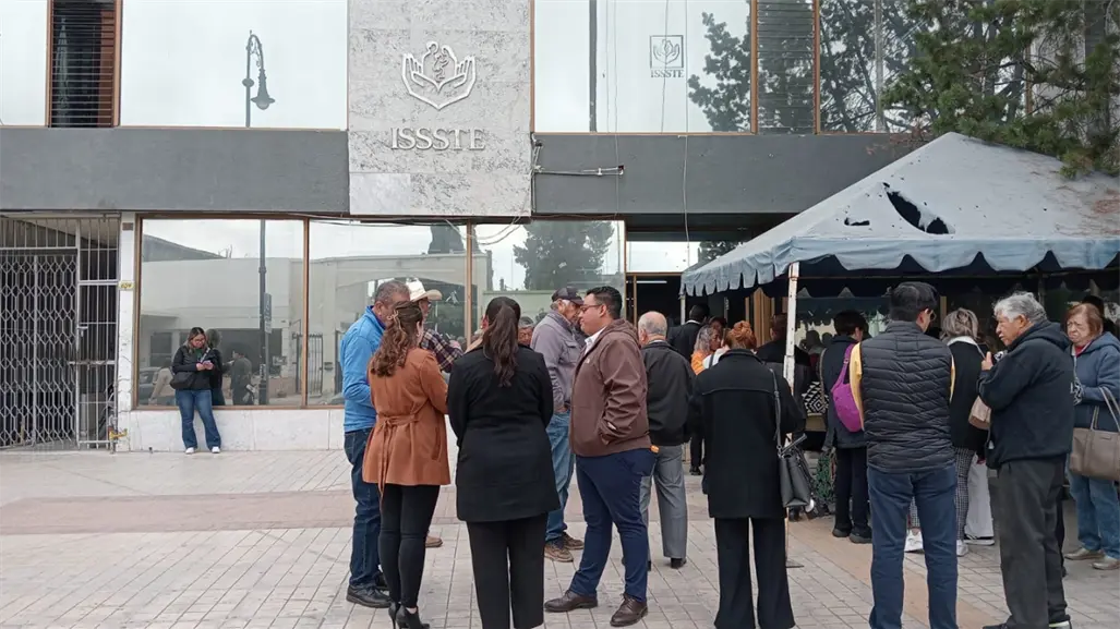 Jubilados del ISSSTE en Saltillo exigen pago de sentencias incumplidas
