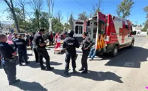 Maestra de Durango atropella a pareja de adultos mayores afuera de preparatoria Maestra de Durango atropella a pareja de adultos mayores afuera de preparatoria