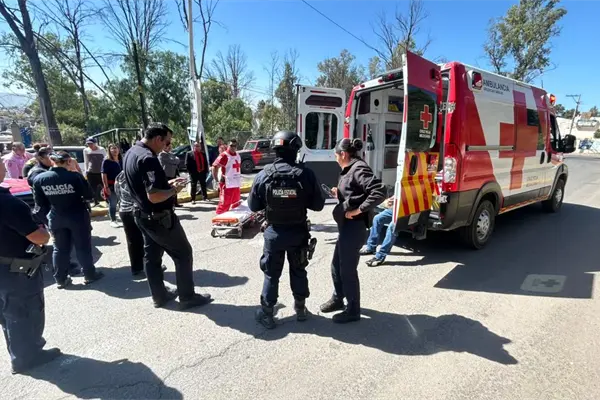 Maestra de Durango atropella a pareja de adultos mayores afuera de preparatoria Maestra de Durango atropella a pareja de adultos mayores afuera de preparatoria