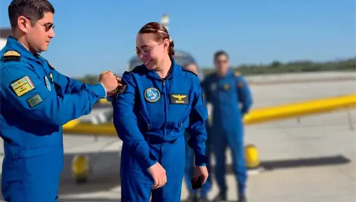 Mariel Sánchez se convierte en la primera instructora de vuelo de la Escuela de Aviación Naval en La Paz Mariel Sánchez se convierte en la primera instructora de vuelo de la Escuela de Aviación Naval en La Paz