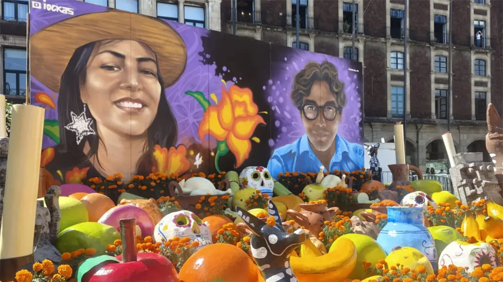 FOTOS | Así luce la ofrenda en honor a José y Ximena en el Zócalo de CDMX