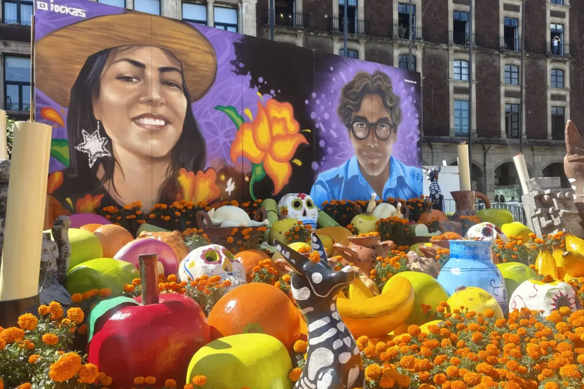 Ofrenda en el Zócalo de la CDMX. Foto: Laura Ávila