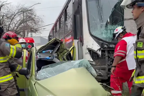 Así fue el choque donde una mujer murió en Monterrey I VIDEO Así fue el choque donde una mujer murió en Monterrey I VIDEO