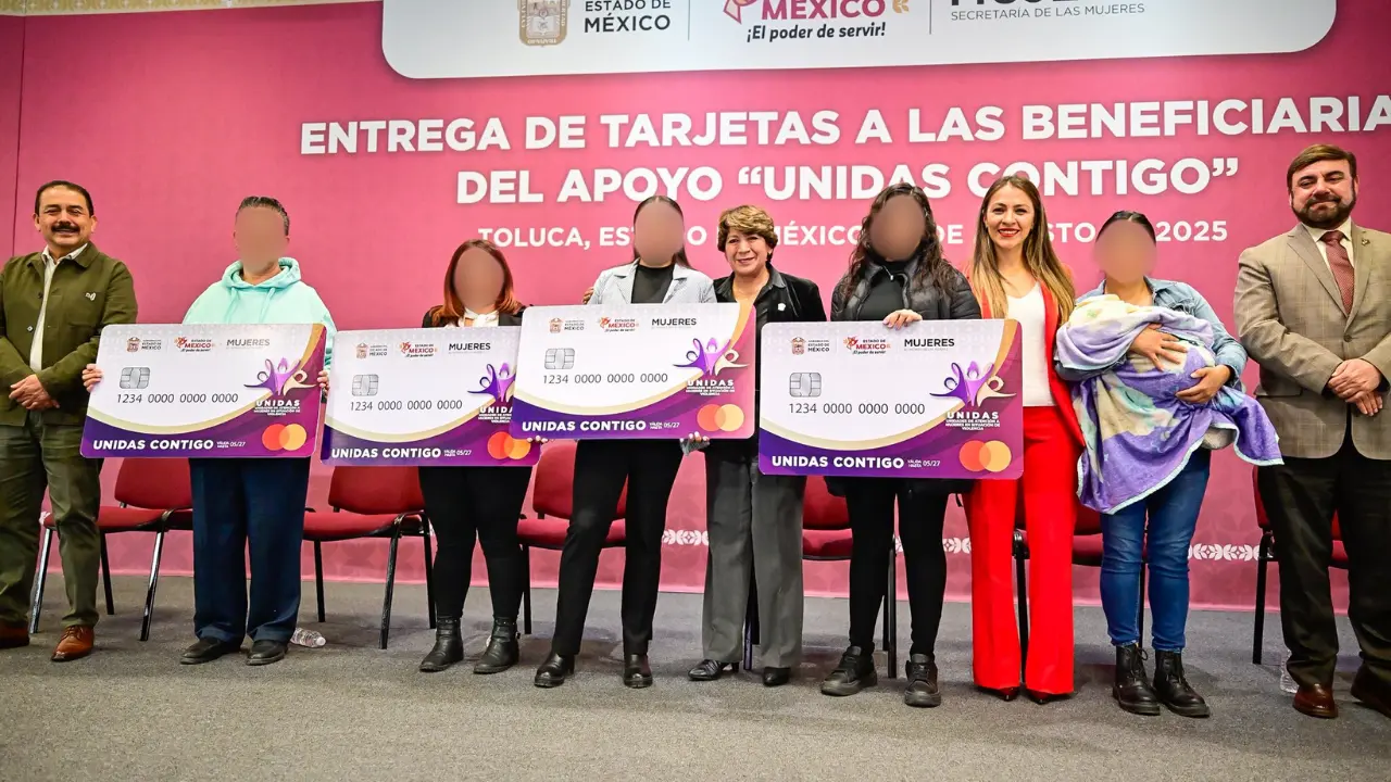 Entrega del apoyo del programa Unidas Contigo en Edomex. | Foto:  X (@delfinagomeza)