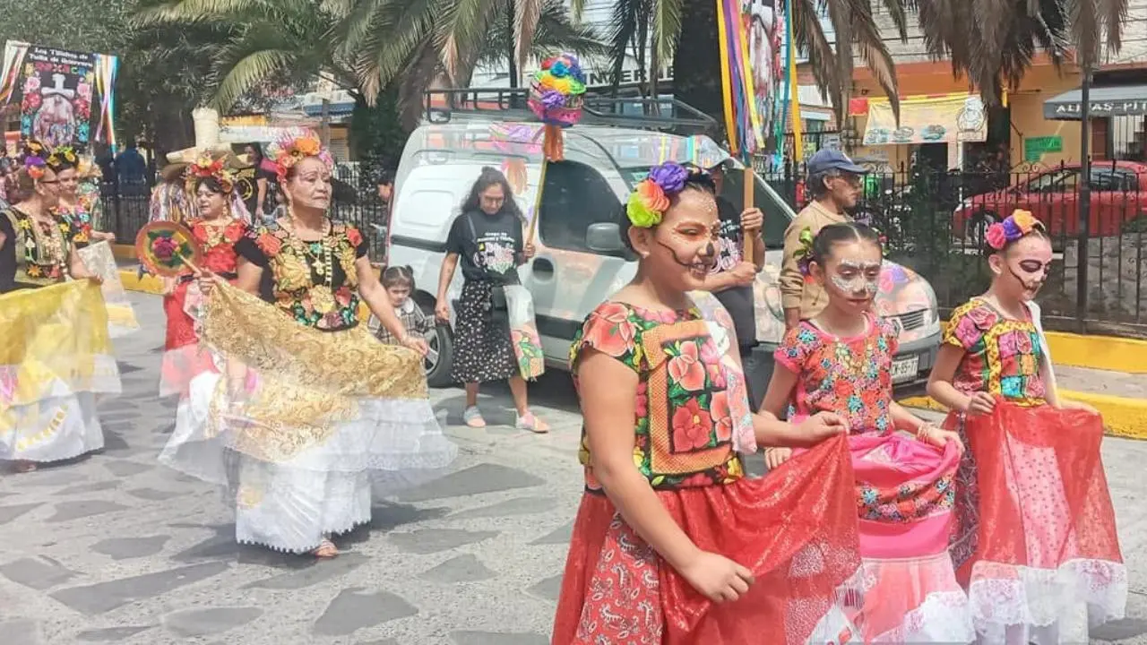Tepotzotlán tendrá dos desfiles por el Día de Muertos 2025 en el Edomex: ¿cuándo serán? Foto: Tepotzotlán Pueblo Mágico / Canva