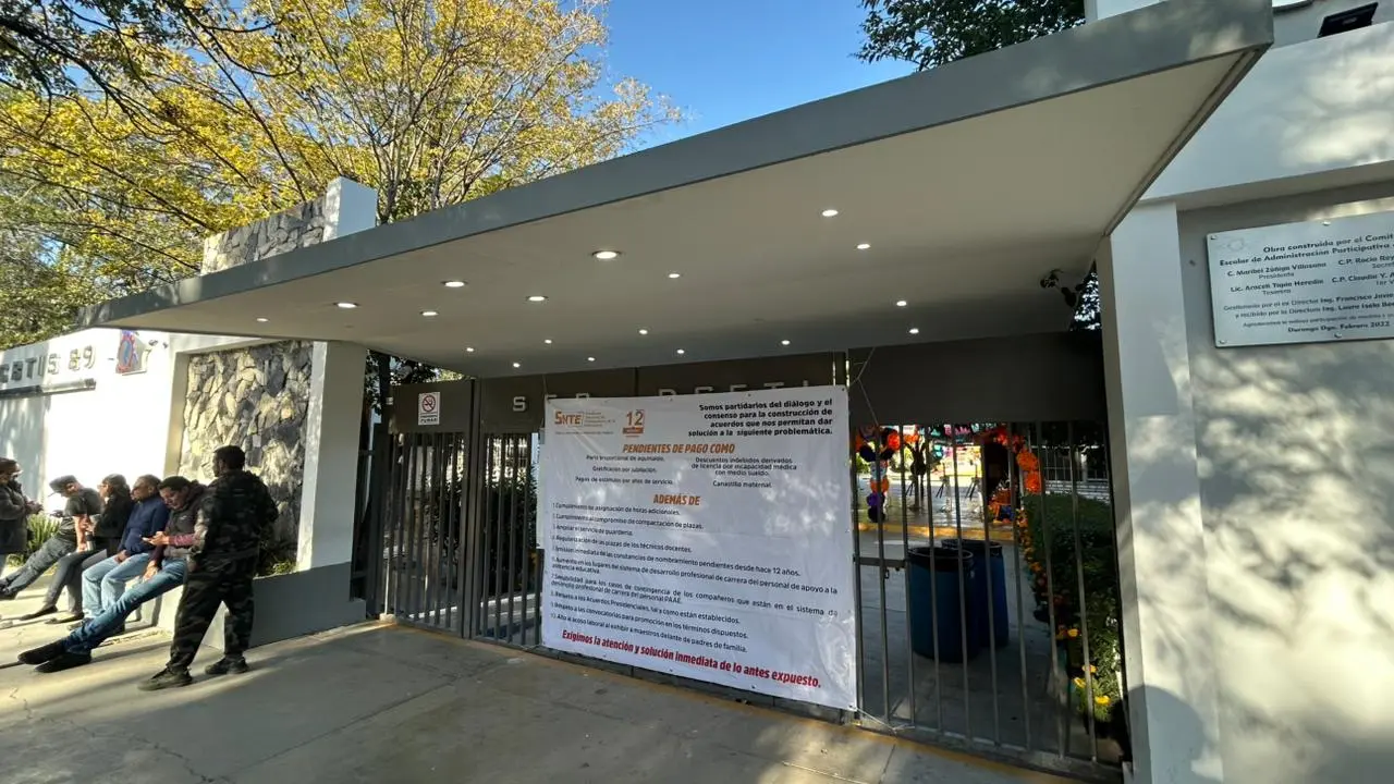 Un paro nacional de labores en los planteles de la DGETI  provocó que miles de estudiantes en Durango no tuvieran clases. | Foto: Alejandro Ávila.