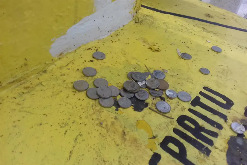 imagen recuadro Creyentes dejan monedas en su tumba | Foto: FB