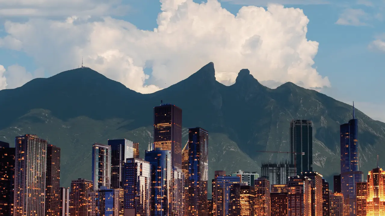 Estos proyectos estarán listos entre finales de 2025 y principios de 2026, justo a tiempo para recibir a visitantes de todo el mundo. Foto: Canva.