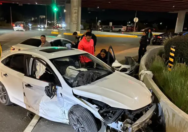 Accidente en Saltillo deja pérdida total de autos de lujo; doctor irresponsable se pasa alto