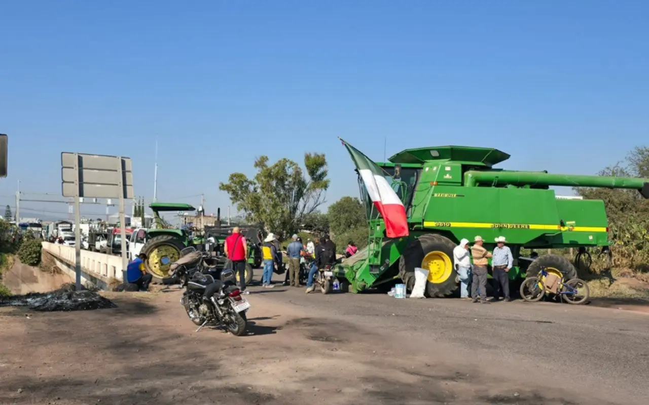 Bloqueo de manifestantes agrícolas. Foto: Facebook (Movimiento Agrícola Campesino MAC)