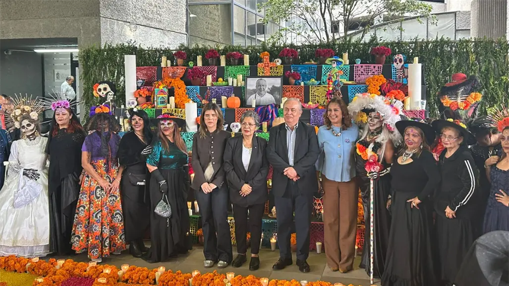 Congreso de Nuevo León realiza altar de muertos en honor a Mauricio Fernández