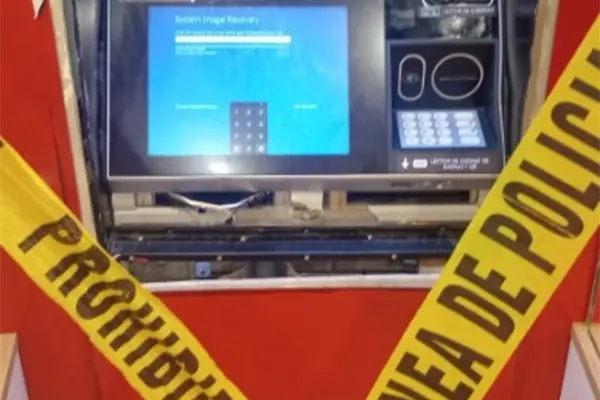 Detienen a jóvenes por robo y daños a cajero automático en colonia Cumbres de Monterrey Detienen a jóvenes por robo y daños a cajero automático en colonia Cumbres de Monterrey