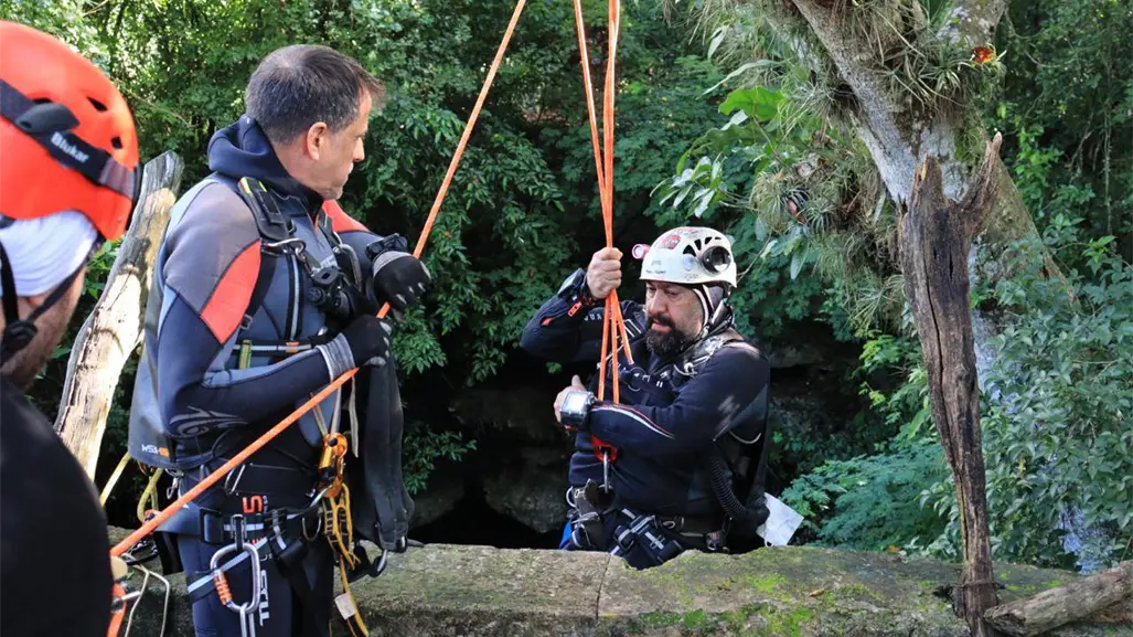 Estudiantes y sector privado de Yucatán unen esfuerzos para la limpieza del cenote Xi´ Im Há en Valladolid