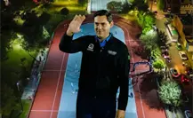 César Garza Arredondo celebra con jóvenes la inauguración del patinódromo de Apodaca