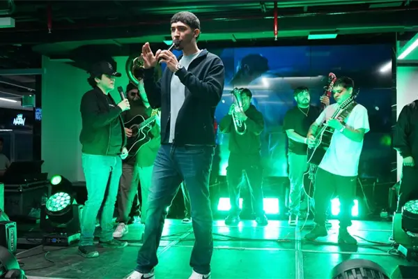 Netón Vega: 3 canciones que lo llevaron de La Paz a la cima de los Billboard Netón Vega: 3 canciones que lo llevaron de La Paz a la cima de los Billboard