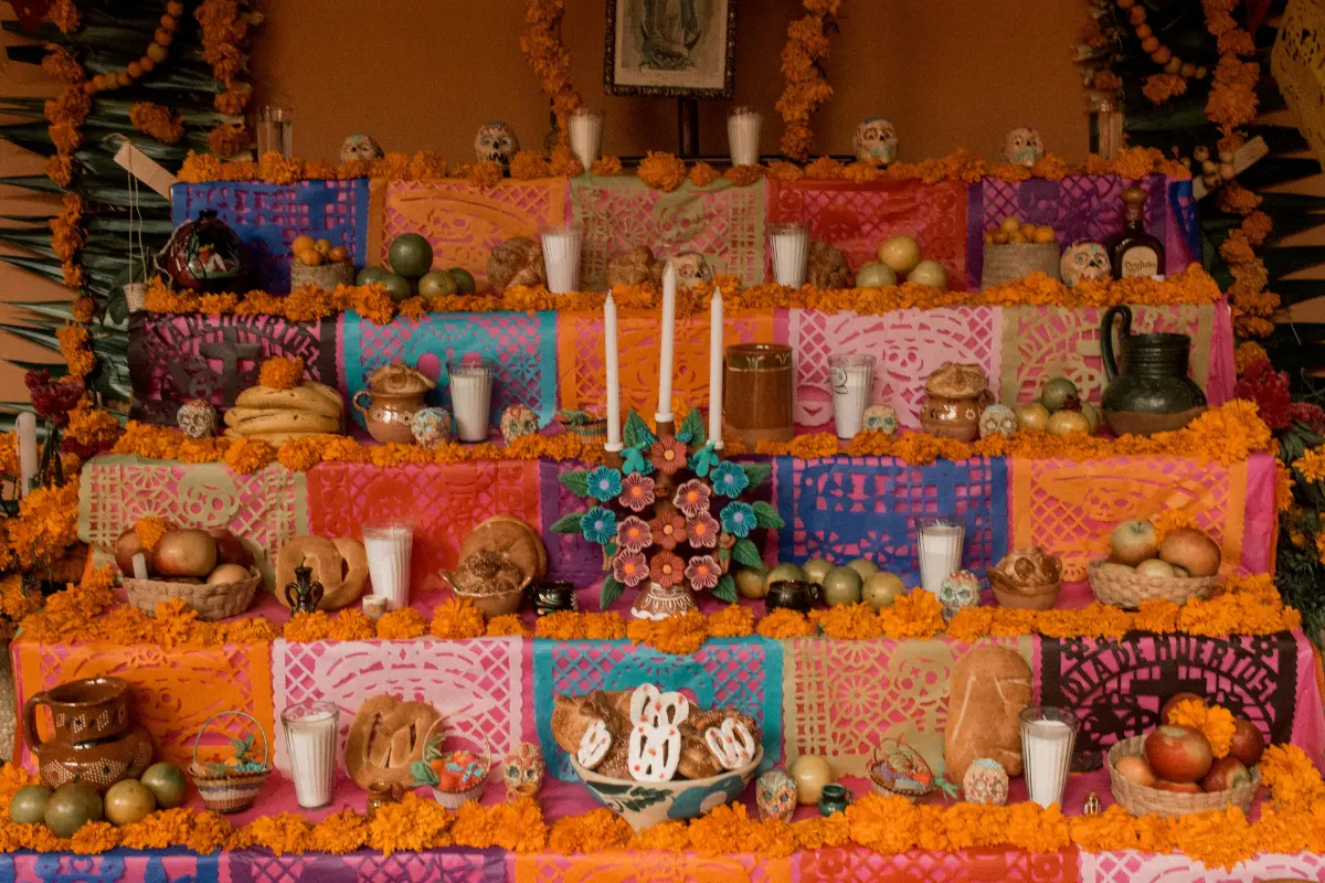Día de Muertos: ¿Qué almas visitan hoy 30 de octubre la ofrenda?. Foto: Canva
