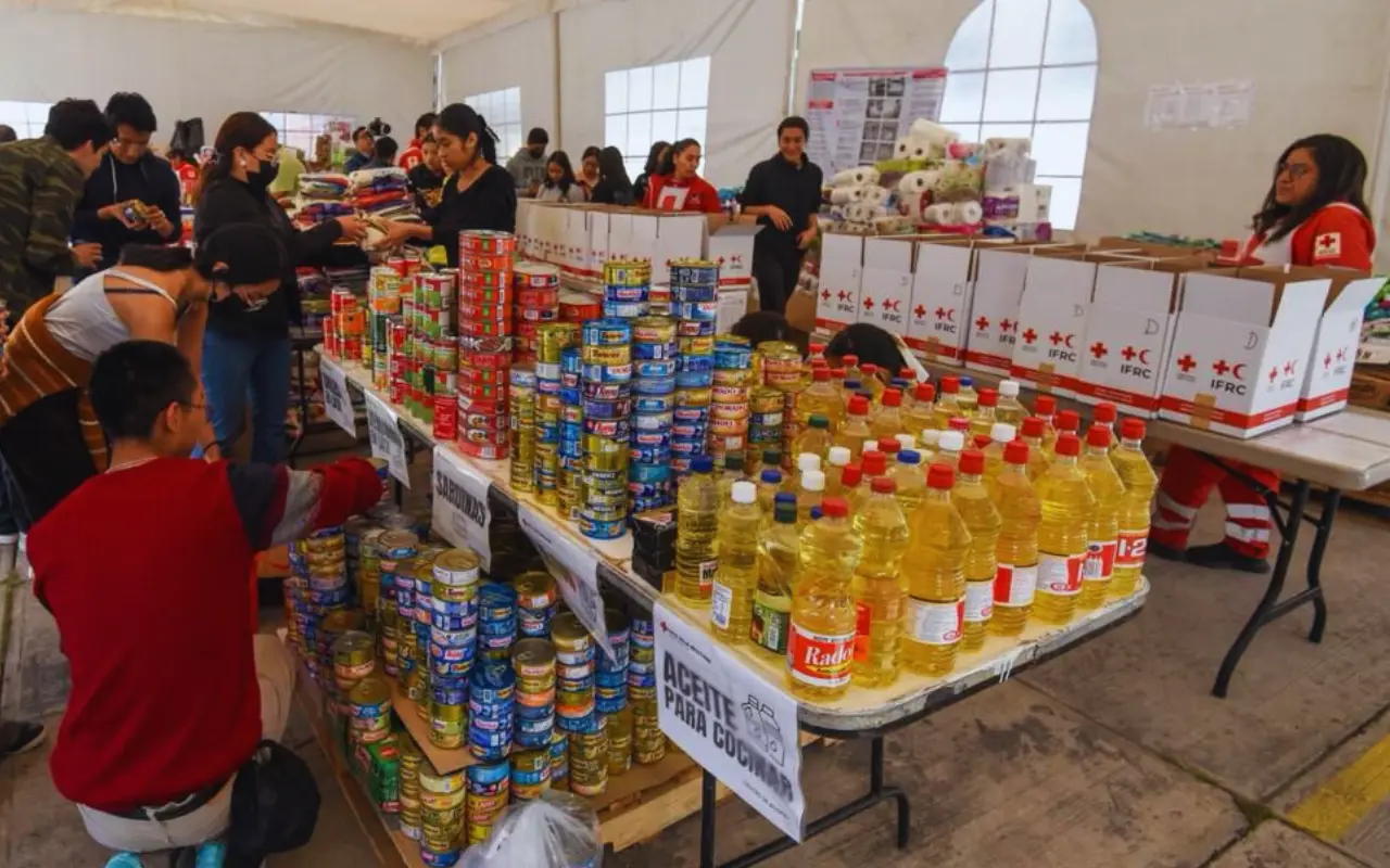 Cruz Roja Mexicana continúa su labor humanitaria en apoyo a los afectados por las lluvias. Foto: Especiales