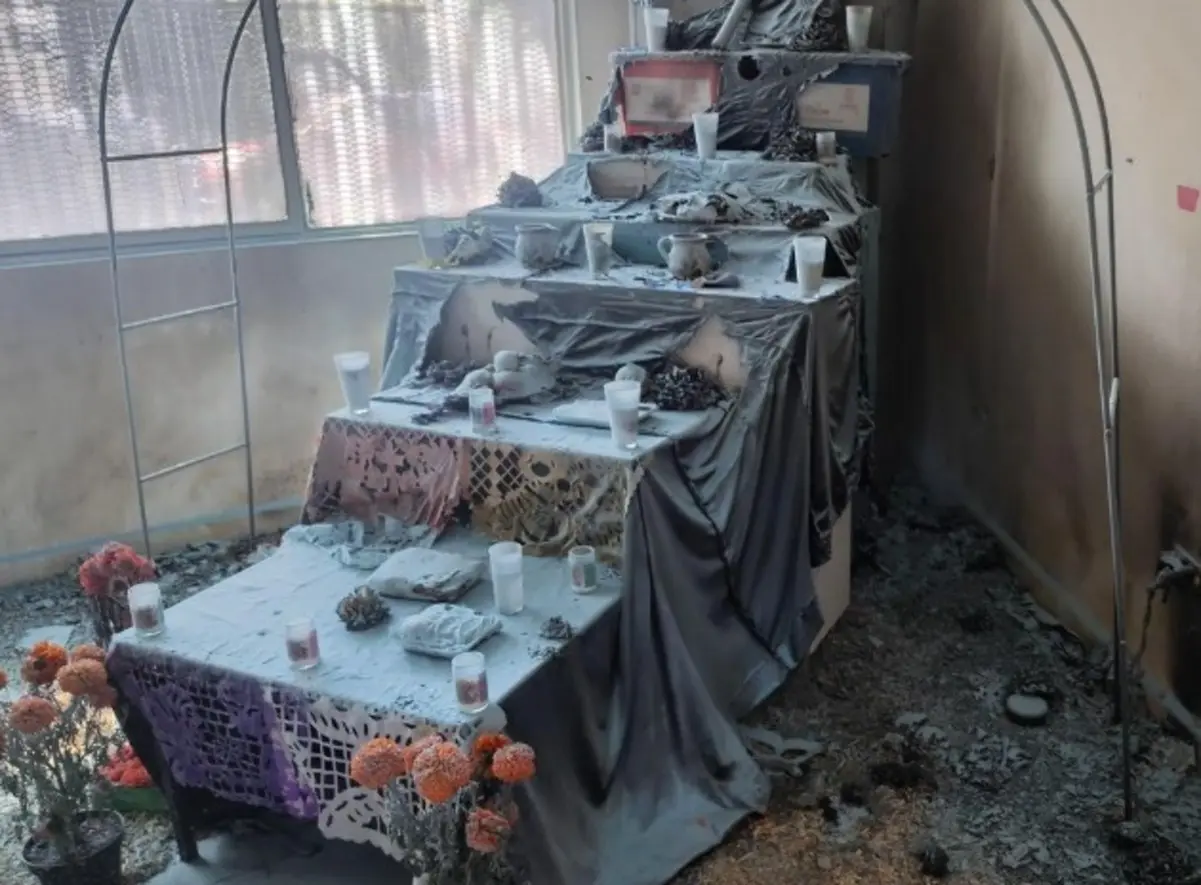 Al llegar, los rescatistas confirmaron que el incendio se originó en un salón de clases y que había sido controlado por personal docente. Foto: Protección Civil de Monterrey.