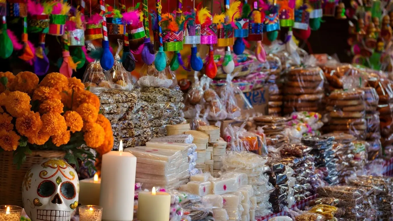 ¿Qué puedes encontrar para tu altar en los mercados yucatecos?. Foto: Canva / Adity Cupil