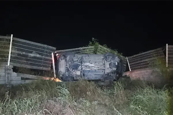 Mueren dos personas en una volcadura registrada en la madrugada de este jueves Mueren dos personas en una volcadura registrada en la madrugada de este jueves