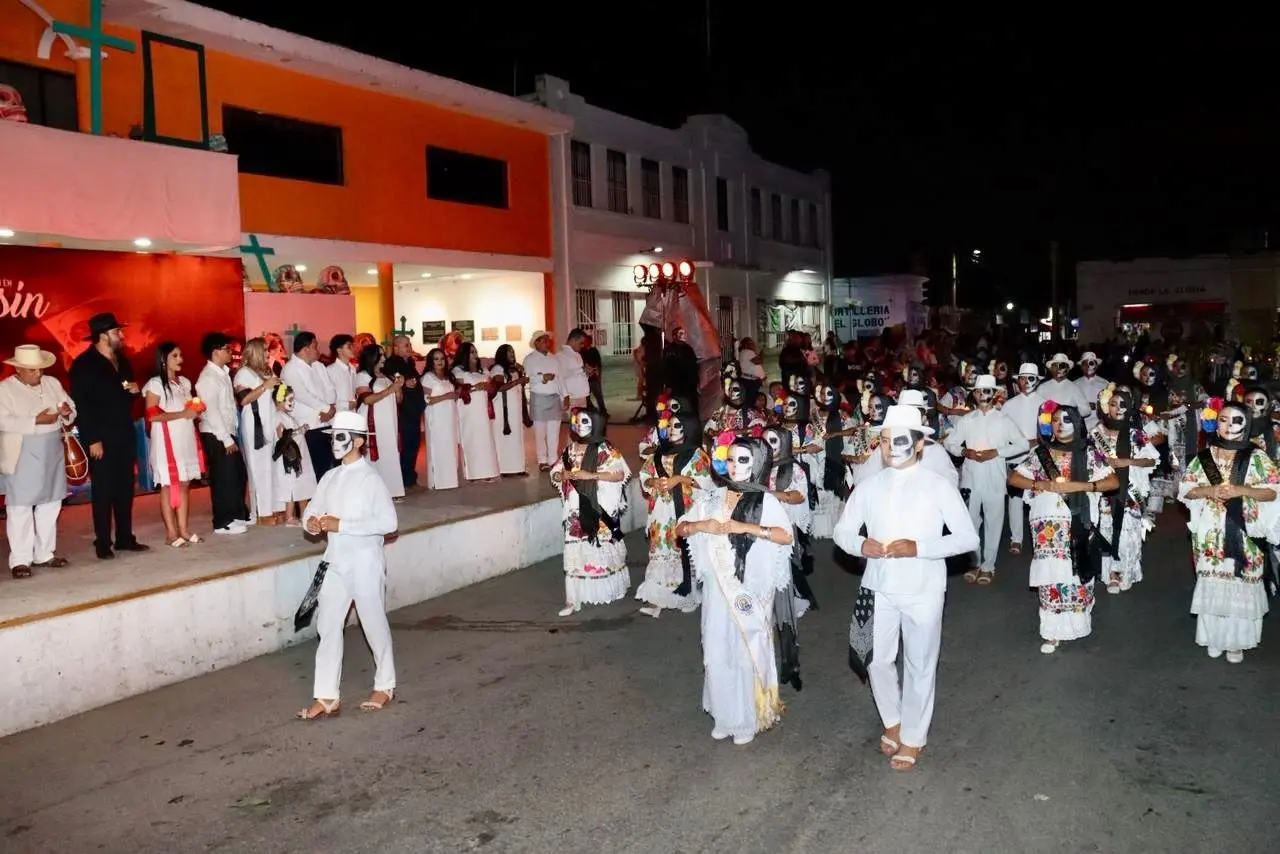 Así se vivió el Paseo de las Ánimas en Kanasín, las calles se llenaron de color y tradición