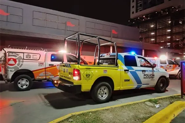 Policía de Monterrey rescata a estudiante extraviada que no regresó a casa tras salir de clases