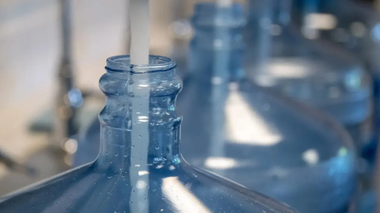 Por falta de agua cierran purificadoras de estos municipios en Edomex, ¿hasta cuándo habrá servicio? Foto: @Thomastlahuac / Canva