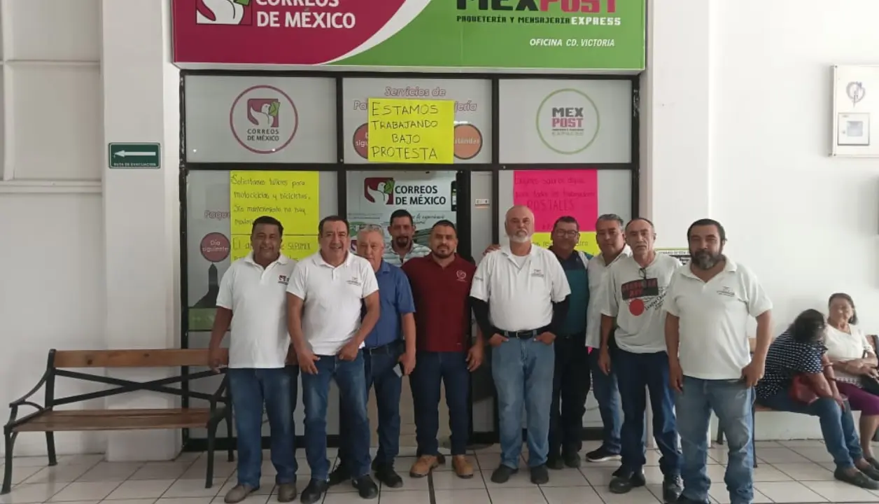 Desde motocicletas sin mantenimiento hasta falta de uniformes y herramientas básicas, las carencias afectan tanto su seguridad como la calidad del servicio. Foto: Servicio Postal Mexicano