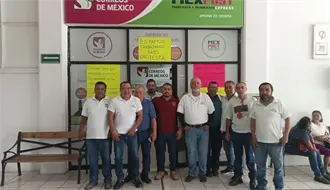 Trabajadores del servicio postal mexicano se manifiestan ante carencias para realizar su trabajo