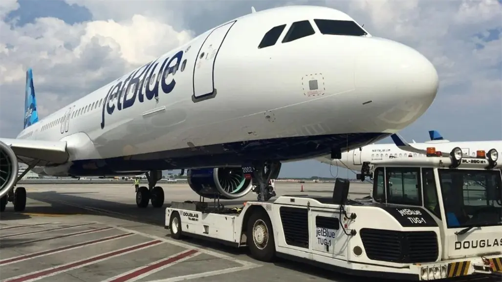 Aterrizaje de emergencia del vuelo Cancún–Nueva York: pasajeros heridos tras pérdida de altitud en avión de JetBlue