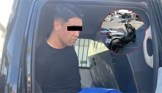 Detienen a hombre que circulaba en motocicleta robada en el centro de Monterrey