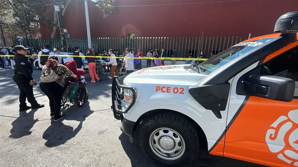 Incendio en clínica 2 del IMSS provoca evacuación de pacientes y personal