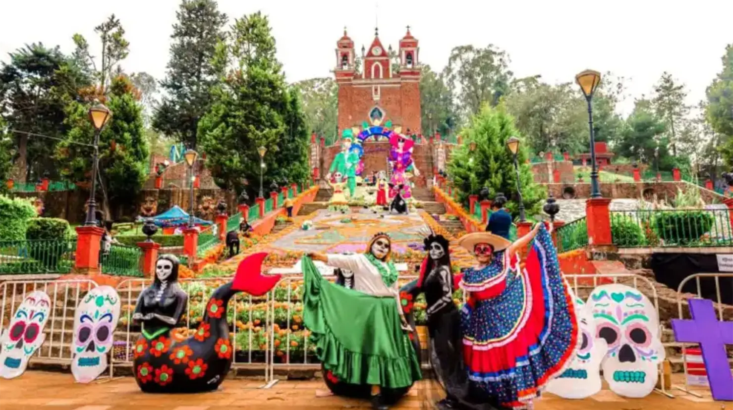 Mega Ofrenda de Metepec. Foto: tradicionescultura.com.m | Canva