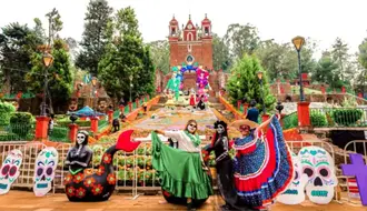 Descubre la monumental Mega Ofrenda de Metepec en el Cerro de los Magueyes este Día de Muertos