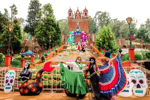 Descubre la monumental Mega Ofrenda de Metepec en el Cerro de los Magueyes este Día de Muertos Descubre la monumental Mega Ofrenda de Metepec en el Cerro de los Magueyes este Día de Muertos