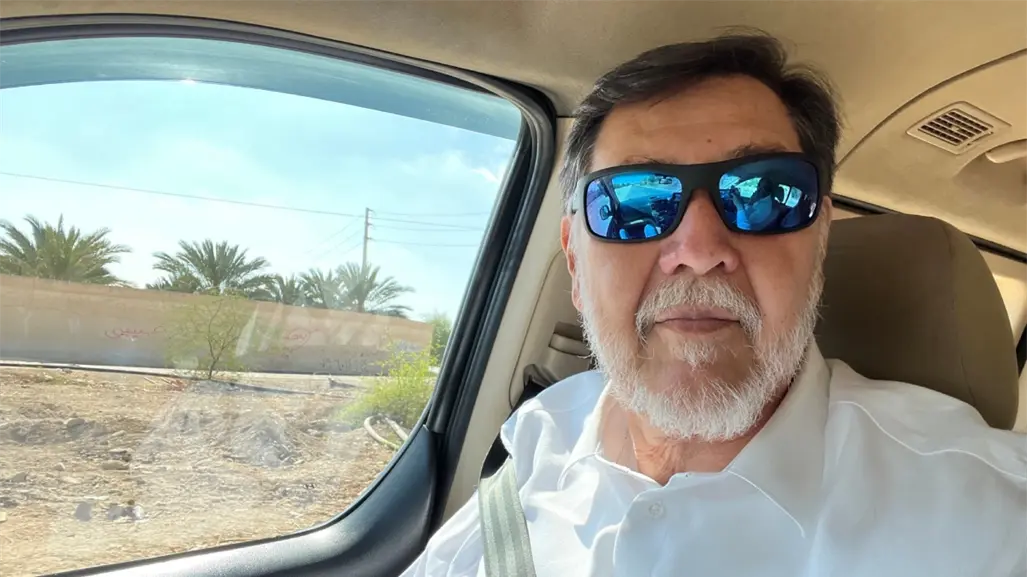 Captan a Gerardo Fernández Noroña en un business lounge de Dubai | VIDEO