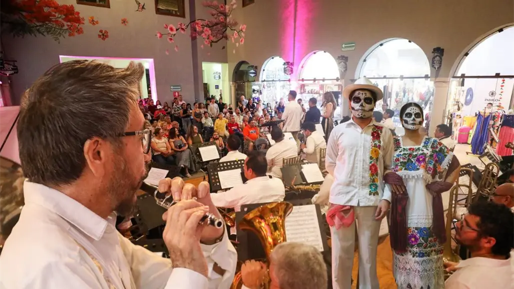Pasaje Picheta  de Mérida vive una noche de tradición y música al inaugurar una nueva etapa como foro artístico